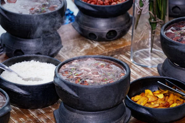 Lotes Preto Com Carne Assada Batatas Fritas Com Legumes Mesa — Fotografia de Stock