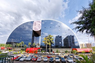 Brasilia, Distrito Federal, Brezilya - 25 Ocak 2020: Brasilia Alışveriş Merkezi, Modern alışveriş merkezinin dışı