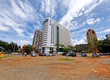 Brasilia, Distrito Federal, Brezilya - 30 Mart 2020: Hotel Sector ile Brasilia sokak manzarası