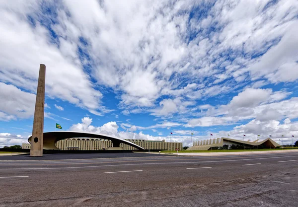 Brasilia, Distrito Federal, Brezilya - Mart 2020: Brezilya 'nın Brasilia federal bölgesinde modern mimari
