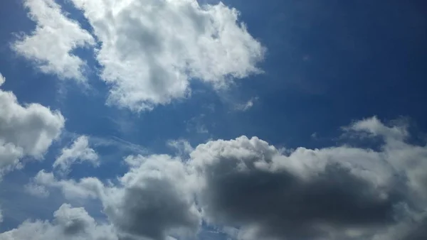 Imagen de nubes en el cielo Tiempo del día — Foto de Stock