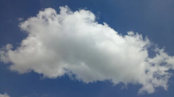 Bild der Wolken am Himmel tagsüber — Stockfoto