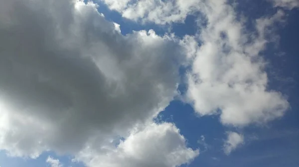 Imagen de nubes en el cielo Tiempo del día — Foto de Stock