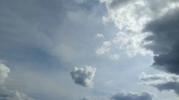 Obrázek mraků na obloze v čase dne — Stock fotografie