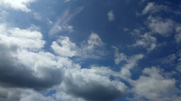 Imagen de nubes en el cielo Tiempo del día — Foto de Stock