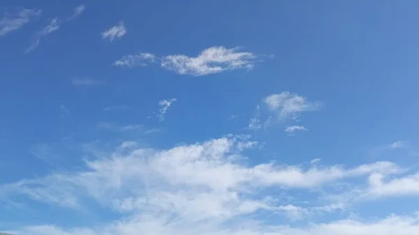하늘에 떠 있는 구름의 모습 — 스톡 사진