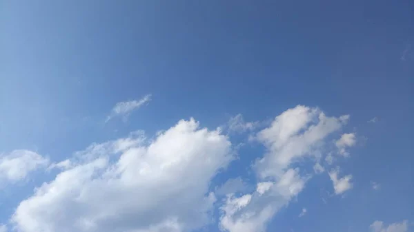 Imagem de nuvens na hora do dia do céu — Fotografia de Stock