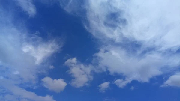 Gökyüzü Günündeki Bulutların Görüntüsü — Stok fotoğraf