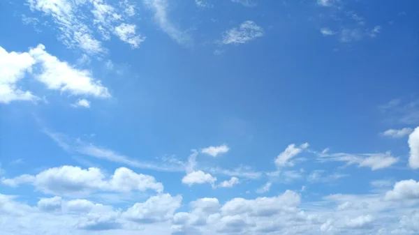 Imagem de nuvens na hora do dia do céu — Fotografia de Stock