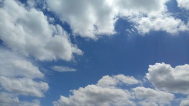 Gökyüzü Günündeki Bulutların Görüntüsü