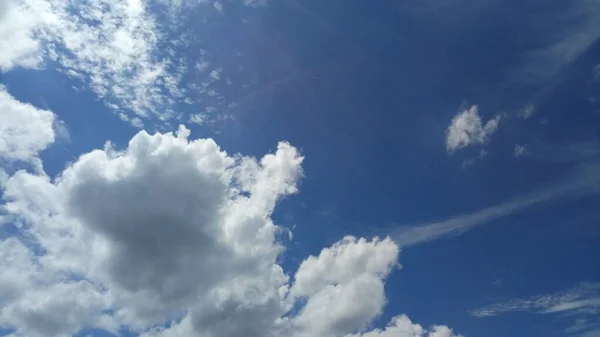 Afbeelding van wolken in de lucht dag tijd Stockafbeelding