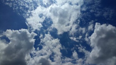 Gökyüzü Günündeki Bulutların Görüntüsü