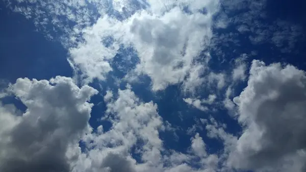 Imagen de nubes en el cielo Tiempo del día — Foto de Stock