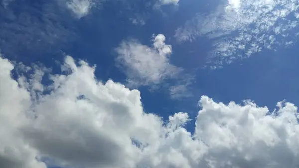 Imagen de nubes en el cielo Tiempo del día — Foto de Stock