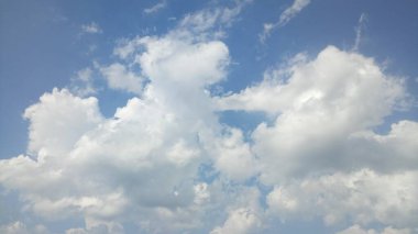 Gökyüzü Günündeki Bulutların Görüntüsü