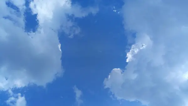 Afbeelding van wolken in de lucht dag tijd — Stockfoto