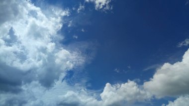 Gökyüzü Günündeki Bulutların Görüntüsü