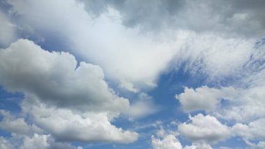 Gökyüzü Günündeki Bulutların Görüntüsü