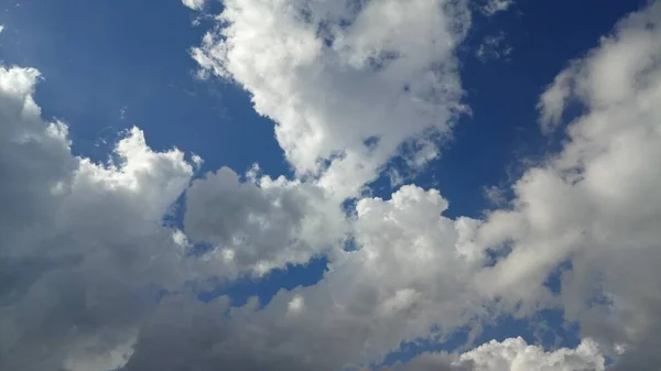 Imagem de nuvens na hora do dia do céu — Fotografia de Stock