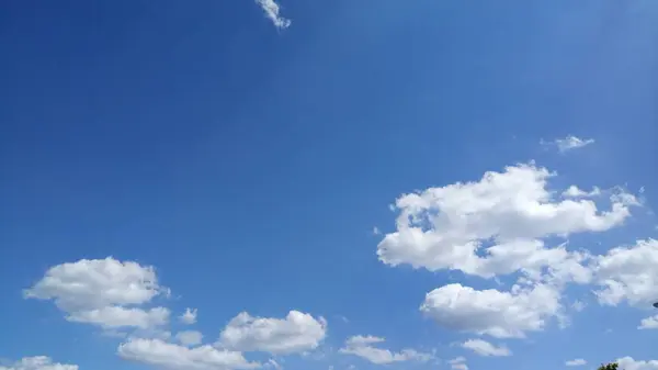 Imagen de nubes en el cielo Tiempo del día — Foto de Stock