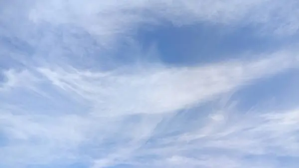 Imagem de nuvens na hora do dia do céu — Fotografia de Stock