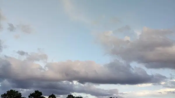 Imagem de nuvens na hora do dia do céu — Fotografia de Stock