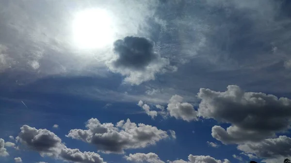 Imagen de nubes en el cielo Tiempo del día — Foto de Stock