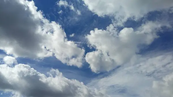 Imagen de nubes en el cielo Tiempo del día —  Fotos de Stock