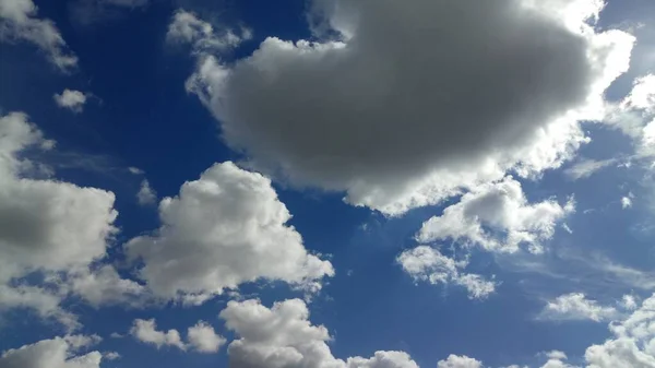 Imagen de nubes en el cielo Tiempo del día — Foto de Stock