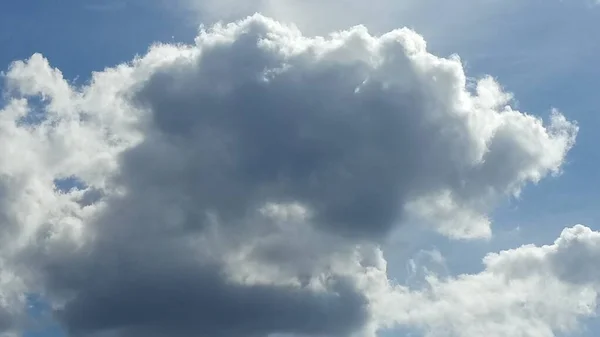 Bild der Wolken am Himmel tagsüber — Stockfoto