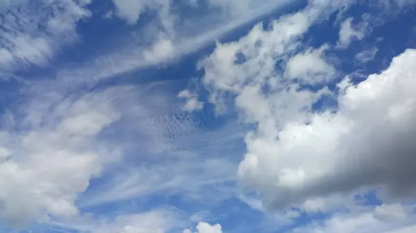 Imagen de nubes en el cielo Tiempo del día —  Fotos de Stock