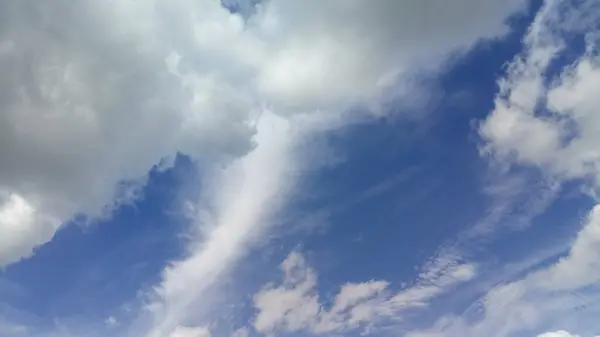 Imagen de nubes en el cielo Tiempo del día — Foto de Stock