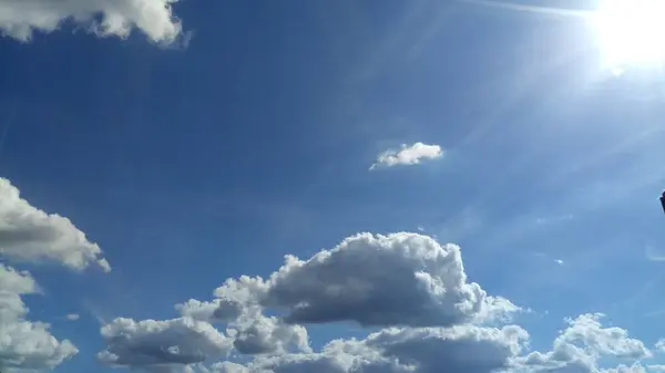 Imagem de nuvens na hora do dia do céu — Fotografia de Stock
