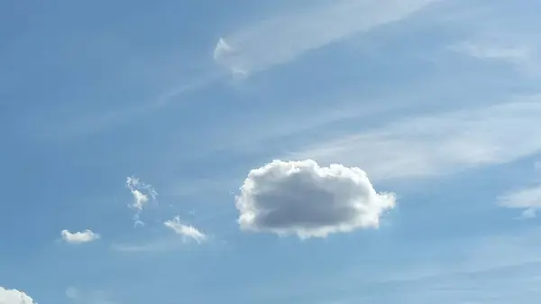 Imagem de nuvens na hora do dia do céu — Fotografia de Stock