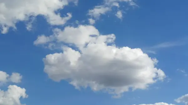 Imagem de nuvens na hora do dia do céu — Fotografia de Stock