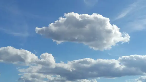 รูปภาพของเมฆในเวลาท้องฟ้า — ภาพถ่ายสต็อก