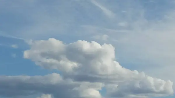 Изображение облаков в небе день времени — стоковое фото