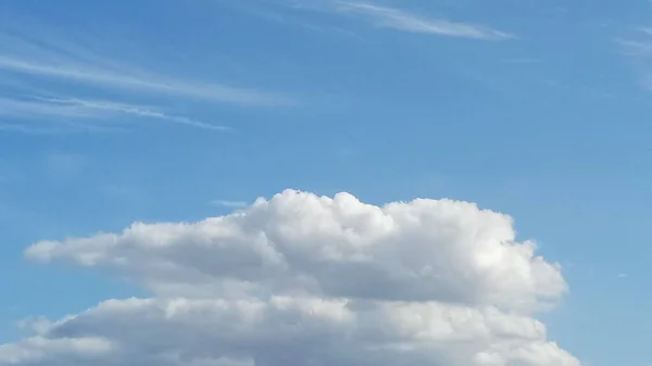 Bild der Wolken am Himmel tagsüber — Stockfoto