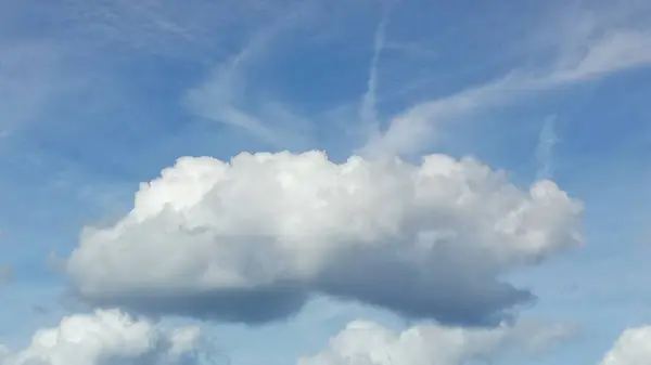 Bild der Wolken am Himmel tagsüber — Stockfoto