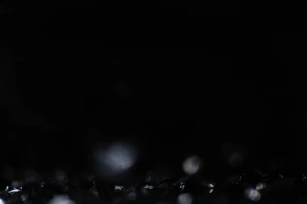 Fondo abstracto negro con luces desenfocadas bokeh — Foto de Stock