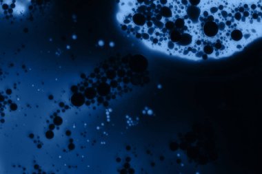 Mavi çizgili ve benekli soyut arkaplan