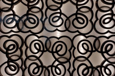 Geceleri Hong Kong 'da cam kapıdaki desen.