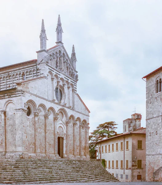 La catedral de San Cerbono en la ciudad medieval de Massa M — Foto de Stock