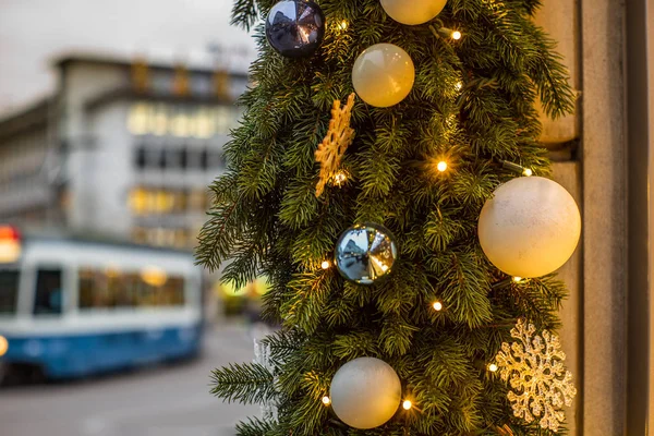 Detail van kerstversiering met Zürich 's Paradeplatz in de — Stockfoto