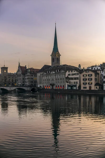 Pohled Řeku Limmat Opuštěné Staré Město Curych Během Uzamčení Coronavirem — Stock fotografie