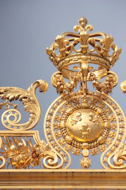 Fransa 'daki Versailles Sarayı' nın Altın Kapı detayları