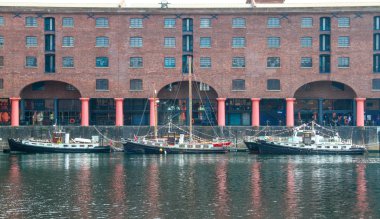 Albert Dock özel yelkenli tekne palamarla