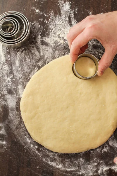 Yuvarlak şekiller hamur kesme