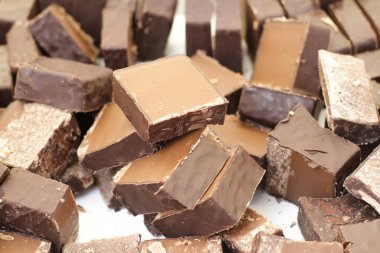 Çikolata kaplı fudge