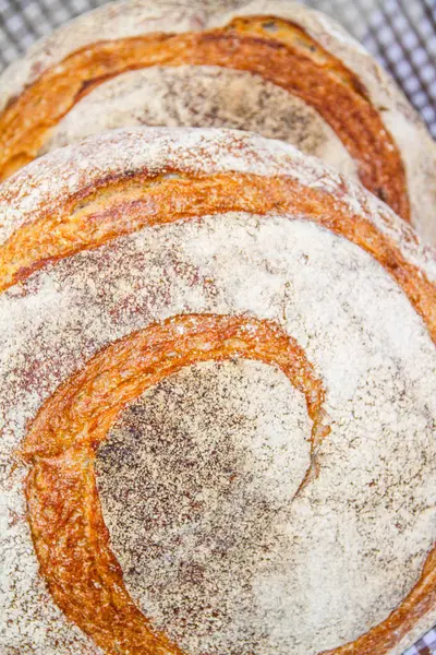 Taze pişmiş ekmek.